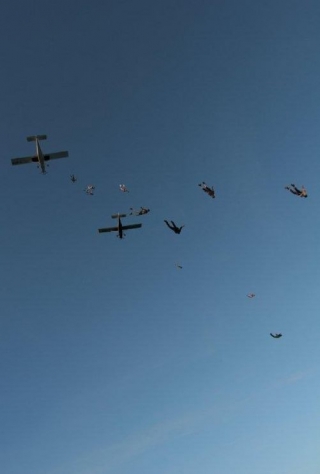  Pluie of paratroopers 